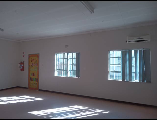 348M² BUILDING TO LET IN APEX